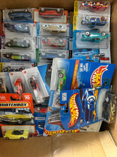 Load image into Gallery viewer, Lot of 600 Hot Wheels Cars (300 Sealed) (300 Used)