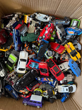 Load image into Gallery viewer, Lot of 600 Hot Wheels Cars (300 Sealed) (300 Used)