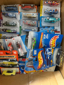 Lot of 600 Hot Wheels Cars (300 Sealed) (300 Used)