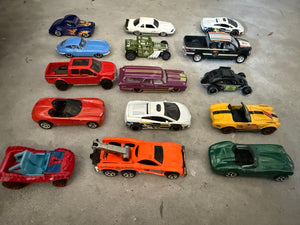 Lot of 600 Hot Wheels Cars (300 Sealed) (300 Used)