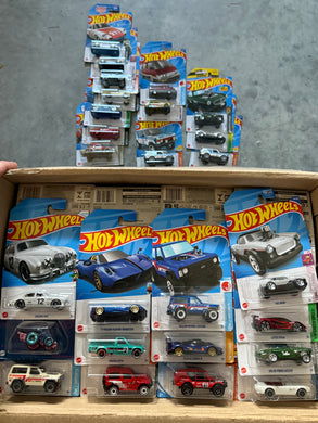 Lot of 600 Hot Wheels Cars (300 Sealed) (300 Used)