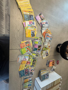 Lot of 1,000 Mixed NFL, MLB, NHL, MLB Sports Cards. Holos, Refractors, Rookies & More