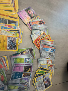 Lot of 1,000 Mixed NFL, MLB, NHL, MLB Sports Cards. Holos, Refractors, Rookies & More