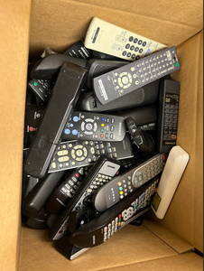 100 Mixed Remotes WITH backs. QUALITY Brands and mixes