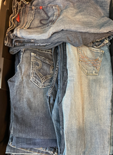 Load image into Gallery viewer, Lot of 100 Pieces of Mens &amp; Womens Jeans, Dress Shirts &amp; Shorts. MANIFEST INCLUDED