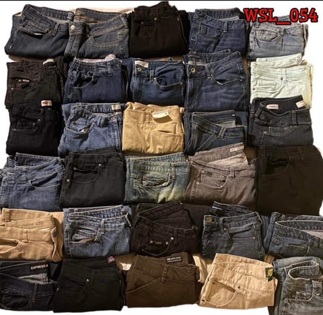 Women’s 30 pc jeans lot GREAT CONDITION (WSL-054)