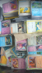 1,000 Pokemon Cards mixed Holos, Non Holos, Reverse Holos & More
